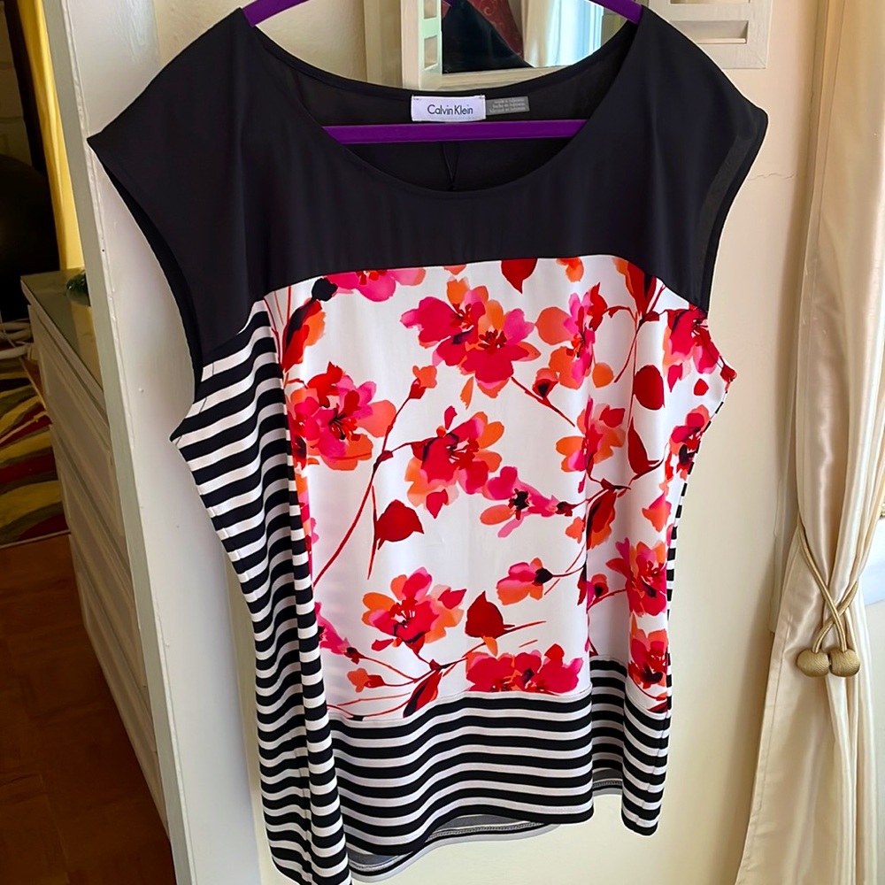 Never worn Calvin Klein Top, size XL